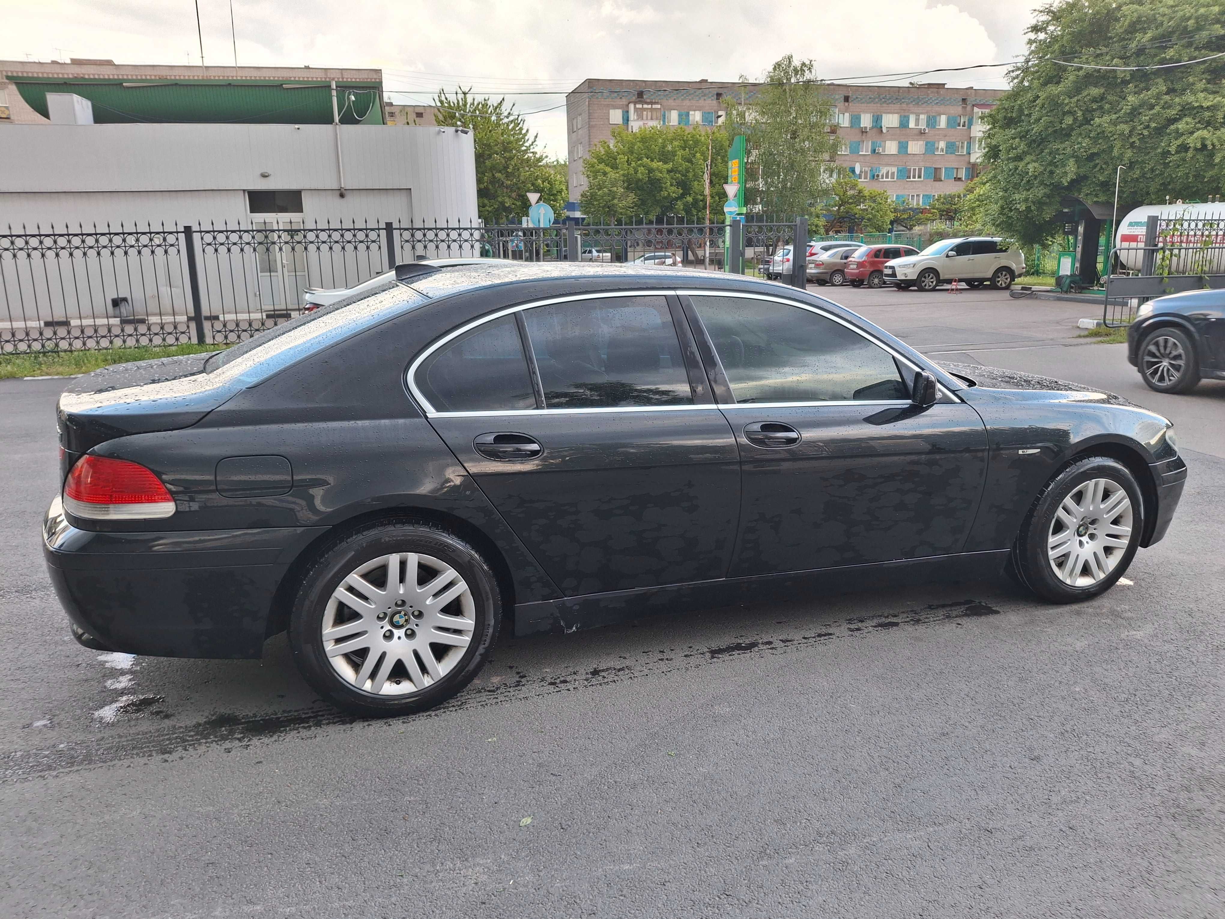 Автомобіль бмв е 65