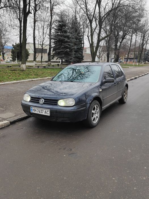 Volkswagen Golf 1.6 бензин