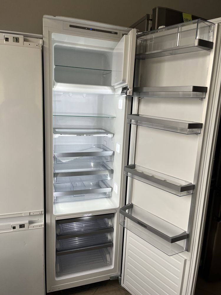 Холодильники вбудовані Siemens з LED освітленням