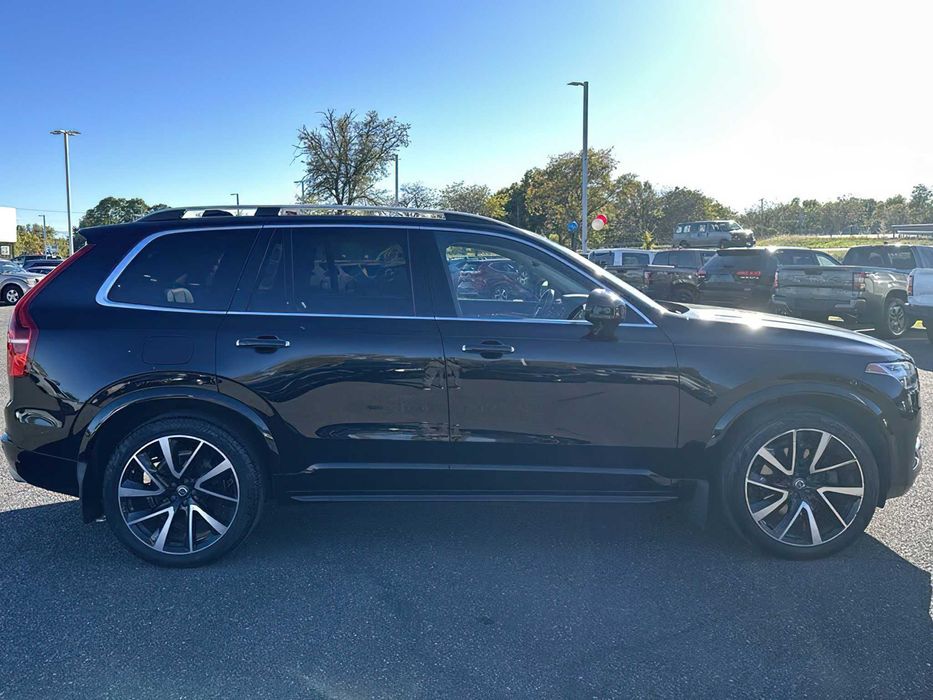 Volvo XC90 Momentum      2019
