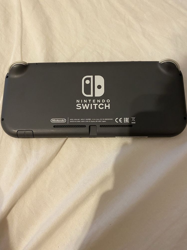 Nintendo switch lite excelente estado (sem carregador/caixa)
