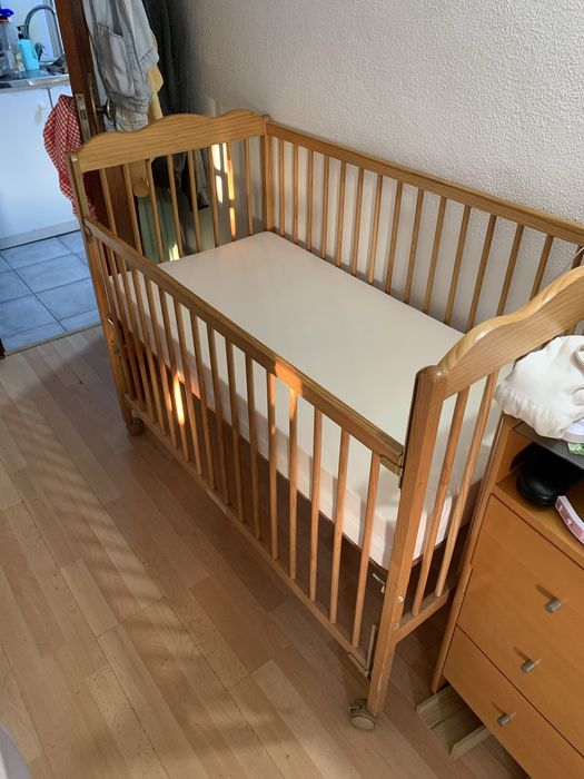 Berço de madeira + colchão