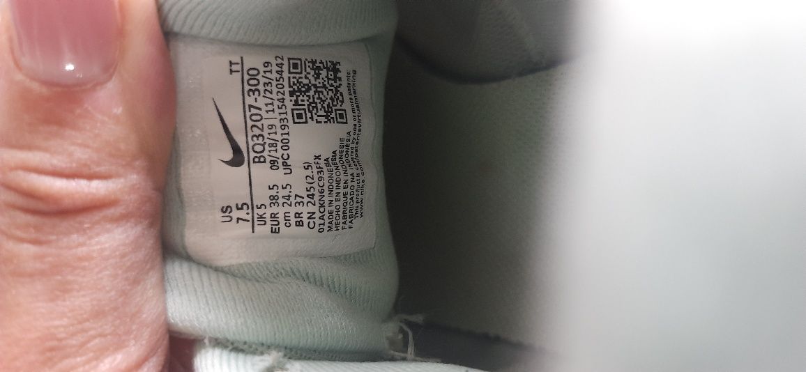 Кросівки жіночі Nike