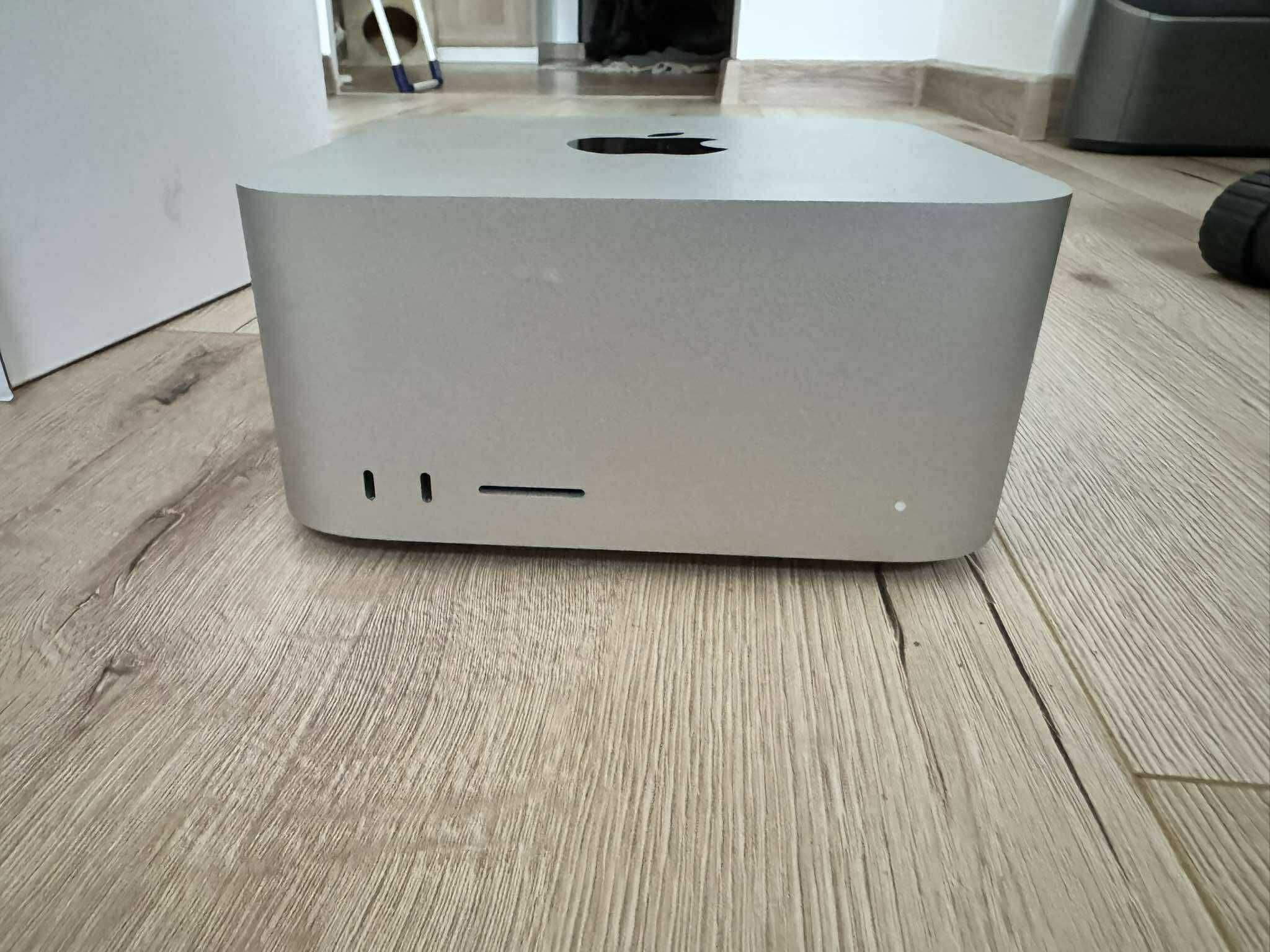 Mac studio M1 Max 32GB 1TB SSD 
10 cpu + 24 GPU