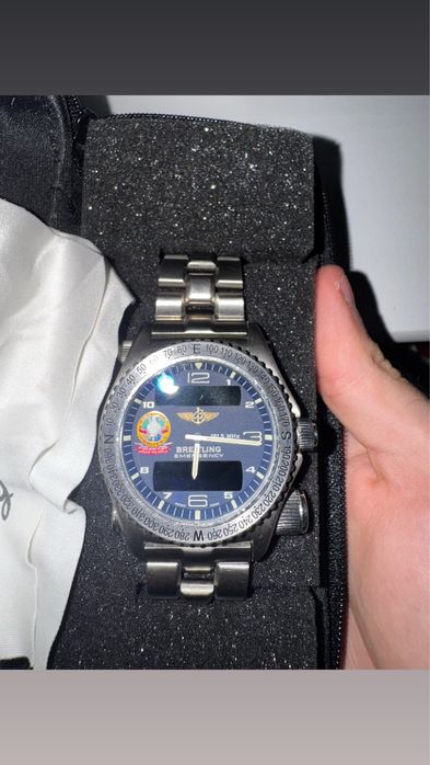 Breitling Orbiter 3 Emergency com caixa e toda a documentação.