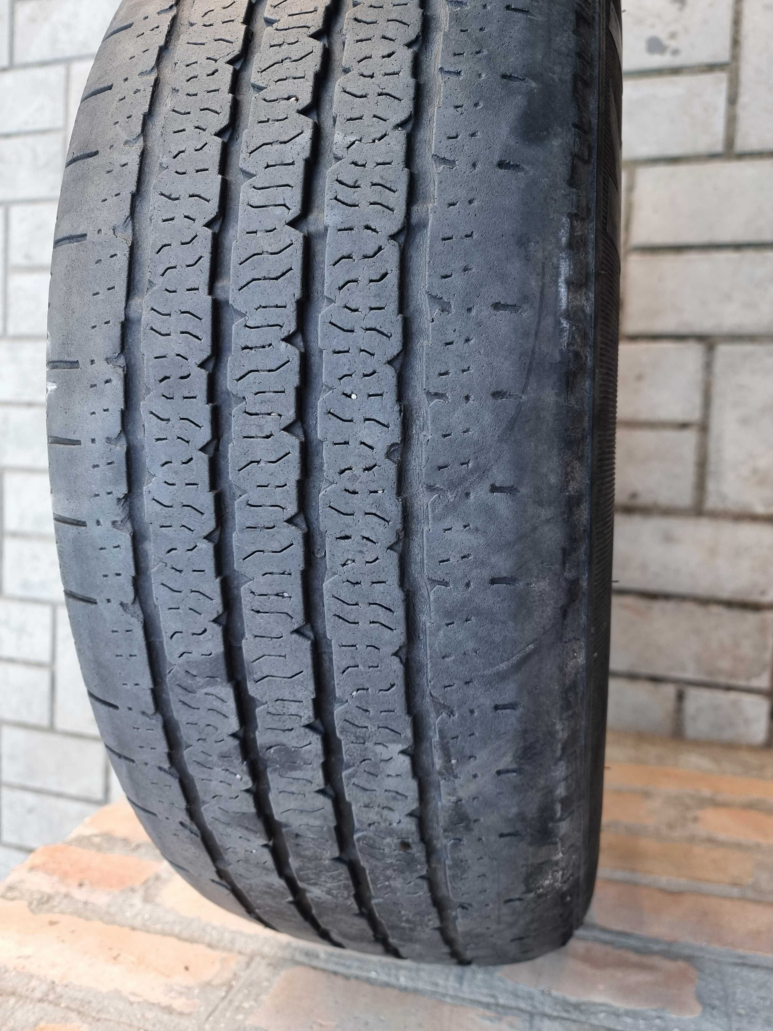 Шини всесезонні Kumho 235/60 R17 (літо, зима) 2000грн комплект