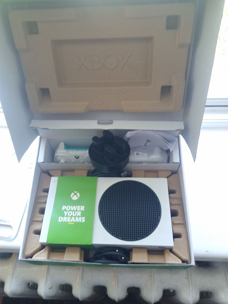 Xbox series s 512 + акк з 30 + іграми + 2 геймпада
