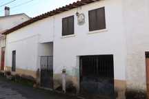 Vendo casa em aldeia tranquila