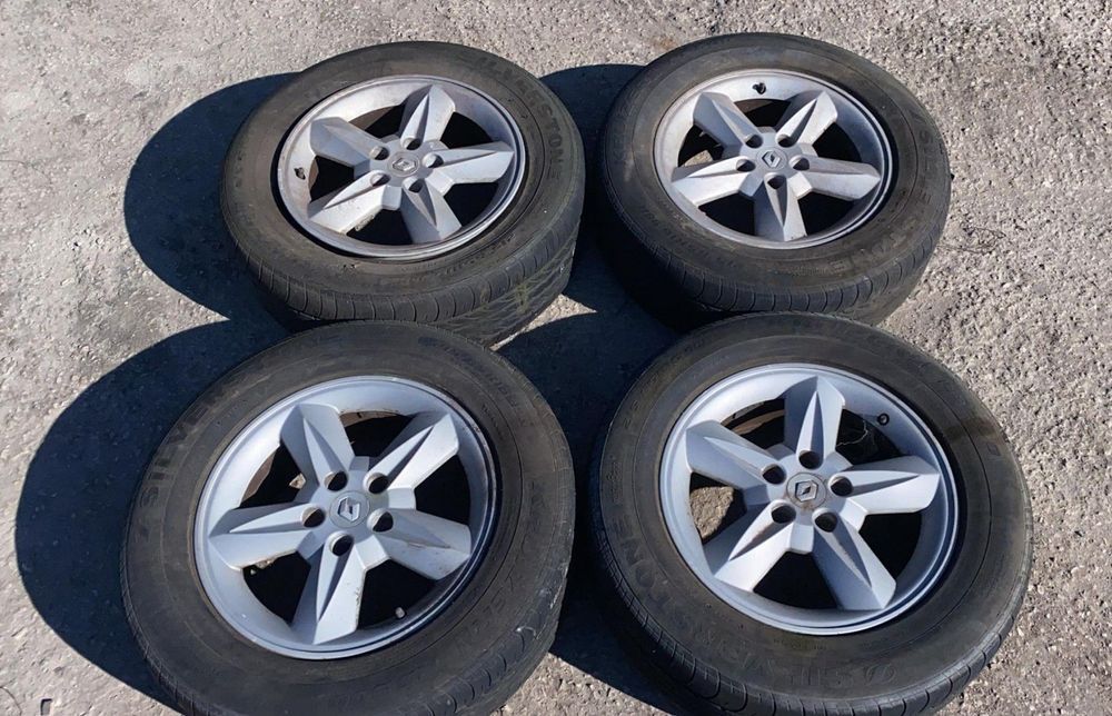 Jantes Renault Scénic RX4 R16 com pneus 215/65 5x108