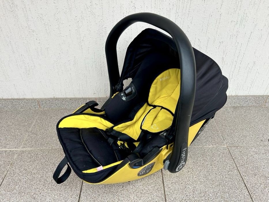 Дитяче автокрісло