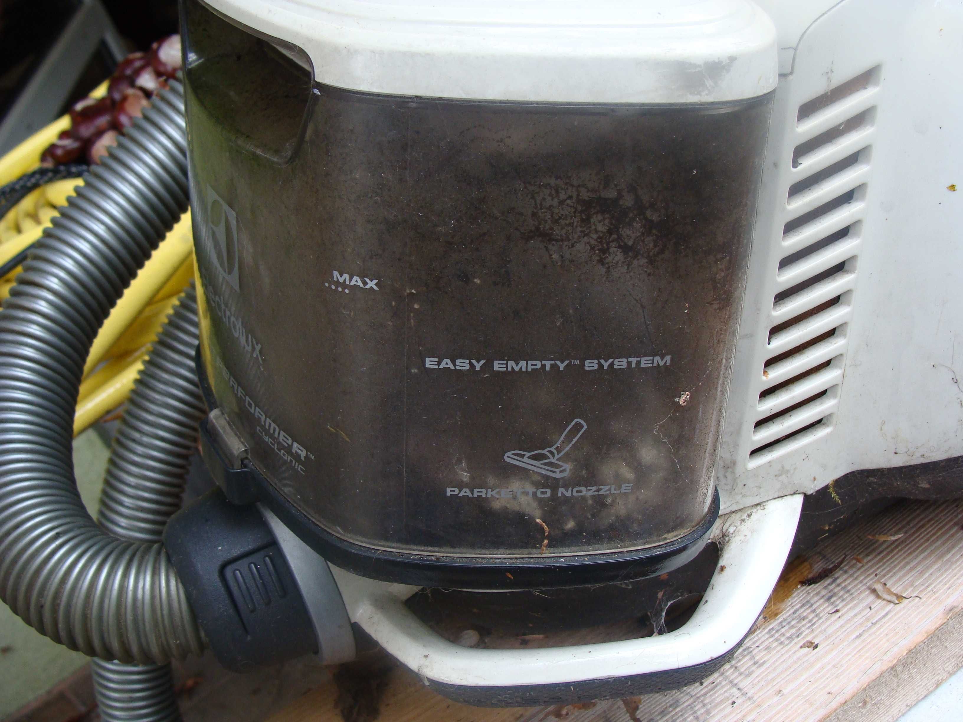 Odkurzacz bez workowy Electrolux uszkodzony (M)