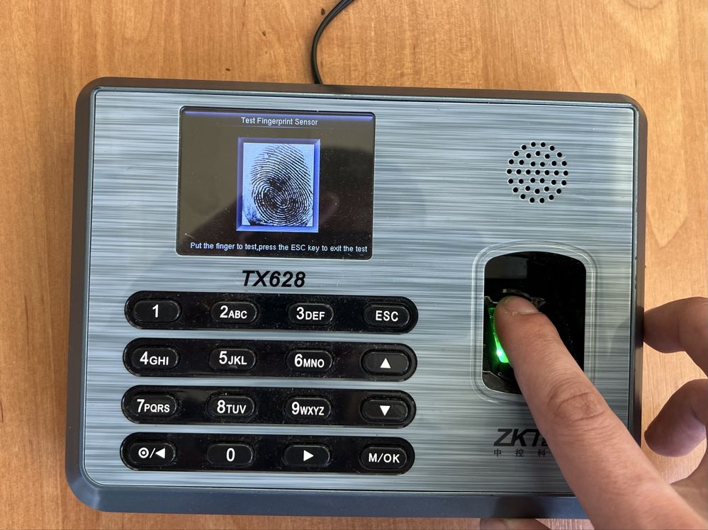 Біометричний термінал обліку робочого часу ZKT TX628