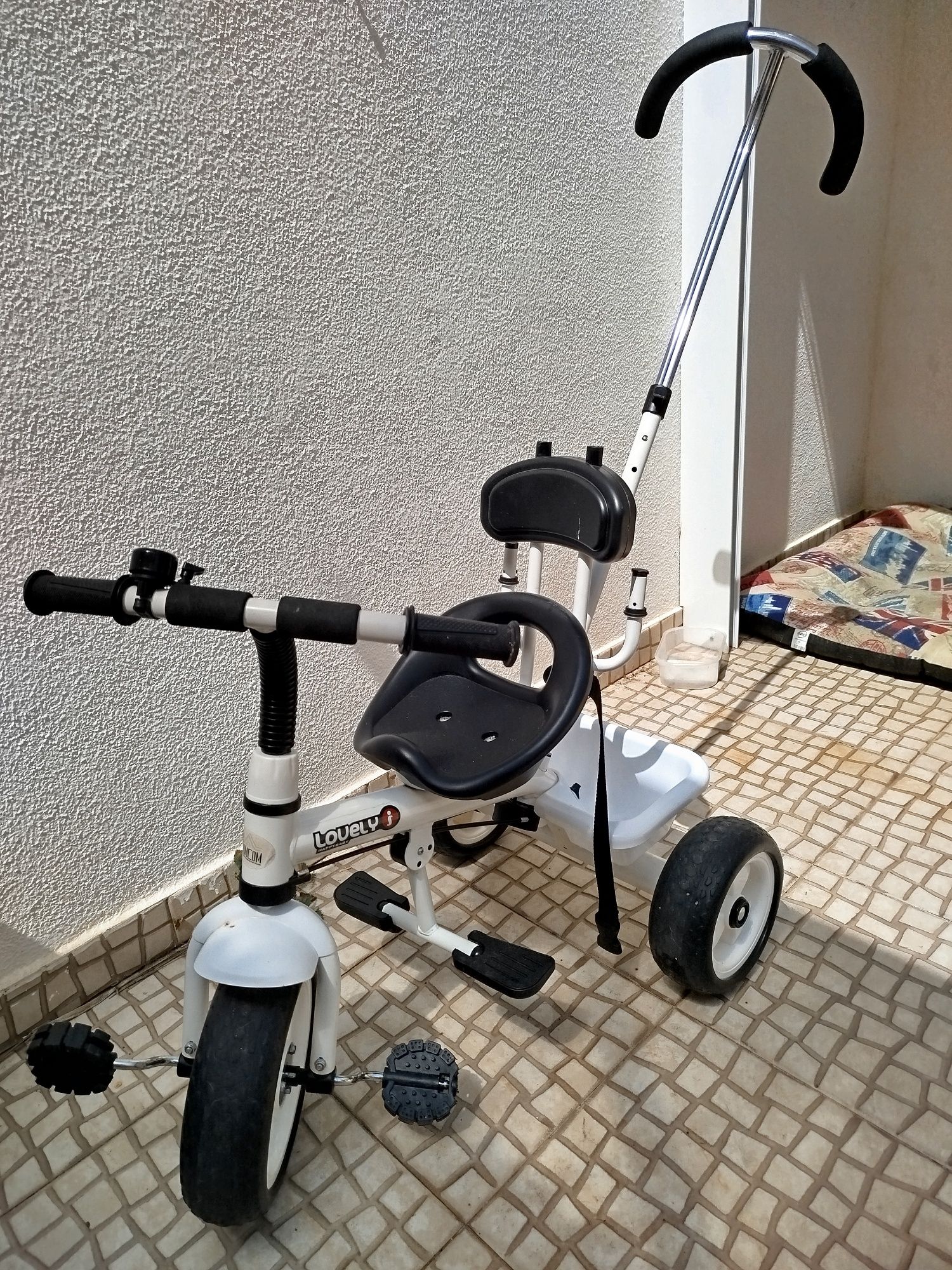 Triciclo de criança