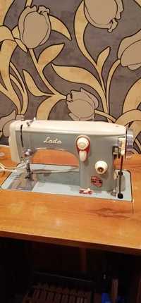 Швейна машинка Лада 238