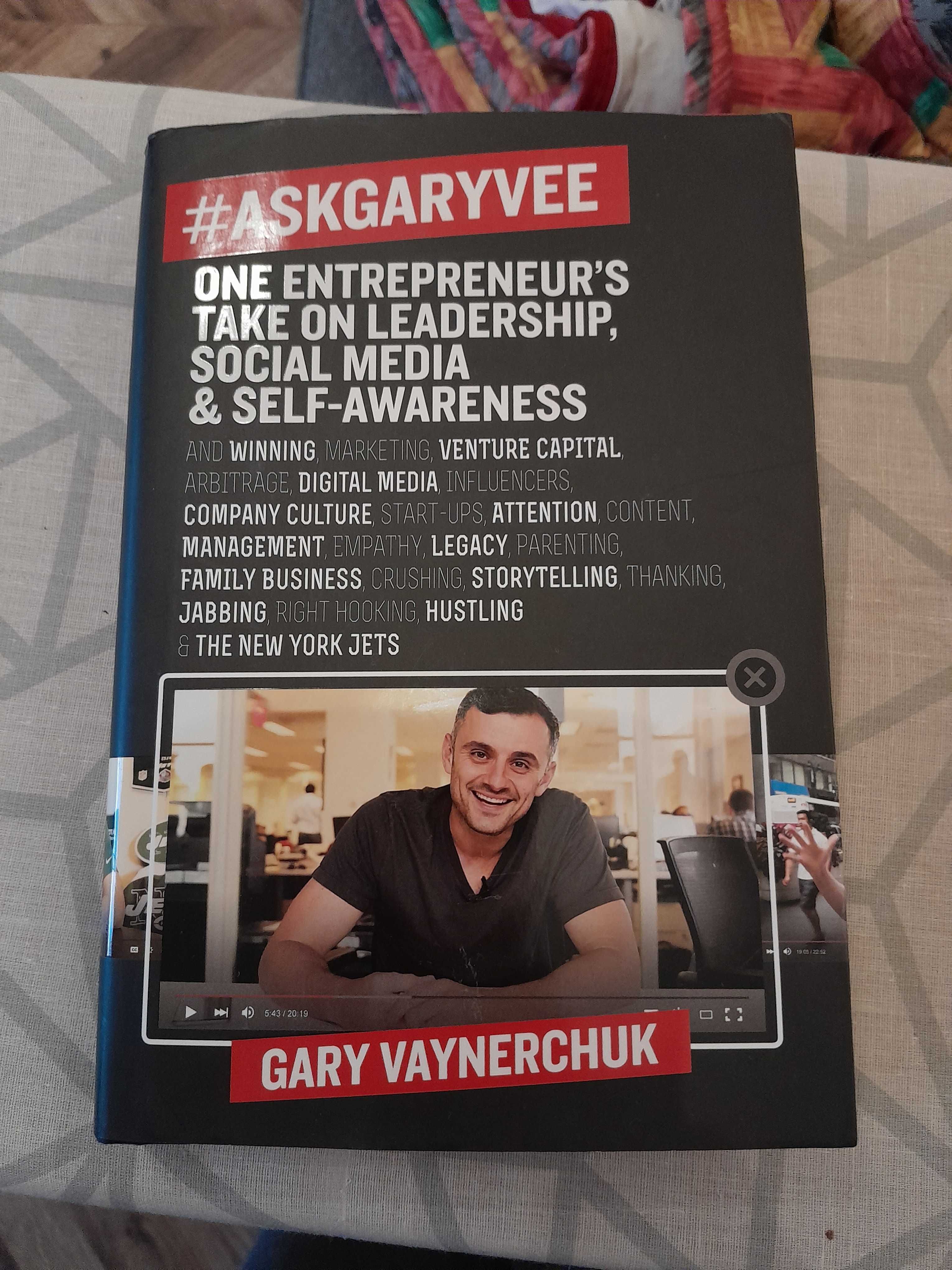 Ask Garyvee książka w języku angielskim.