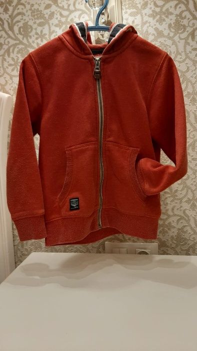 Продам стильную ветровку пайту на мальчика 5-ти лет фирмы NEXT