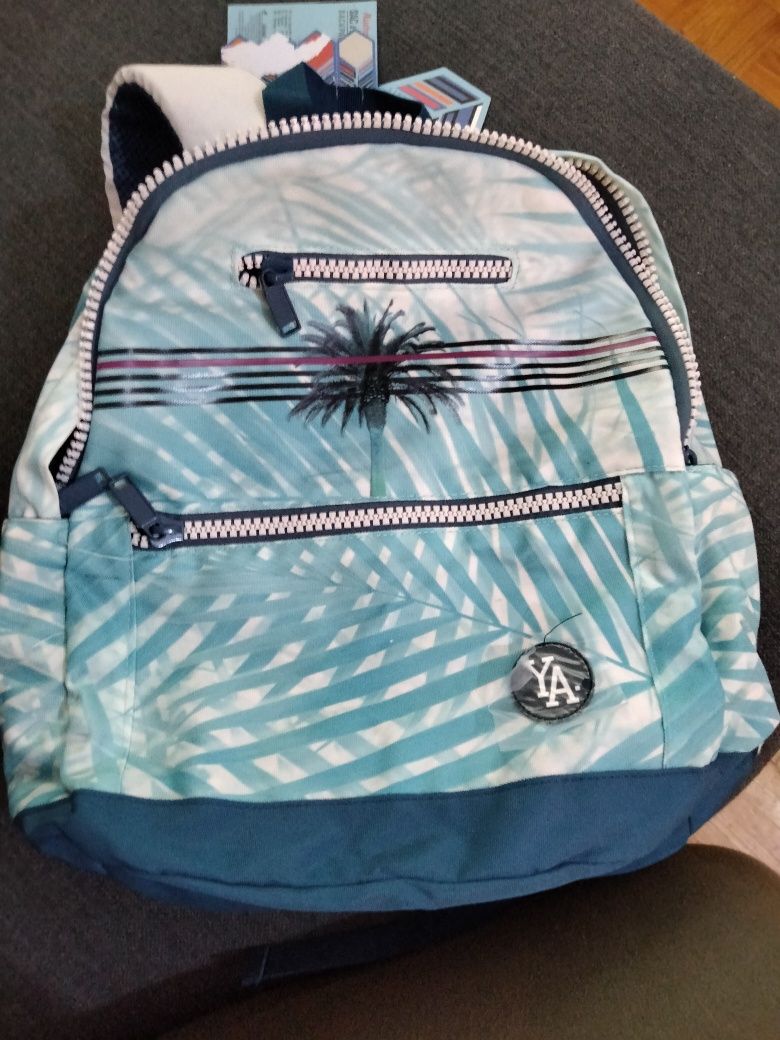 Mochila escolar nova