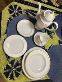 Serwis porcelanowy: 12-osobowy zestaw obiadowy i kawowy