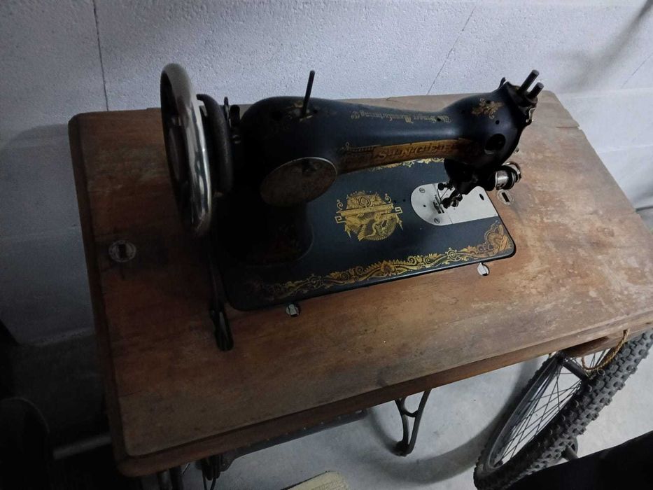 Máquina de costura antiga SINGER