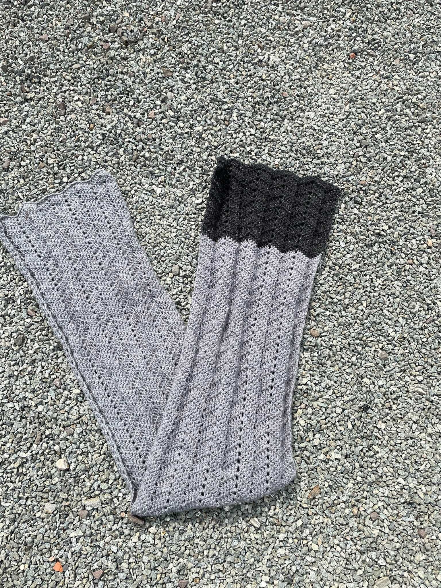 Handmade szary ręcznie szydełkowany szalik na jesień zimę retro