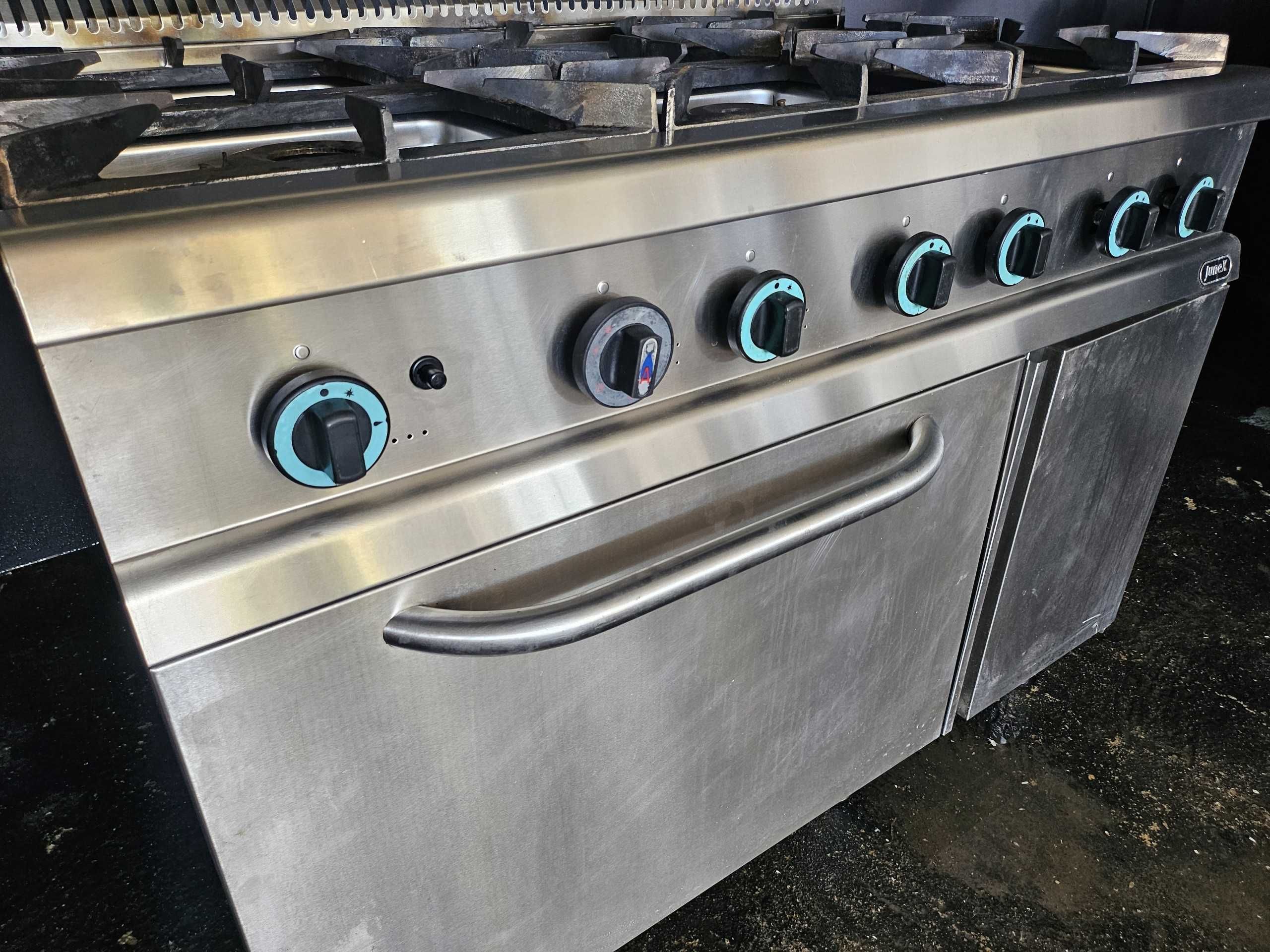 Fogão com 6 queimadores e forno