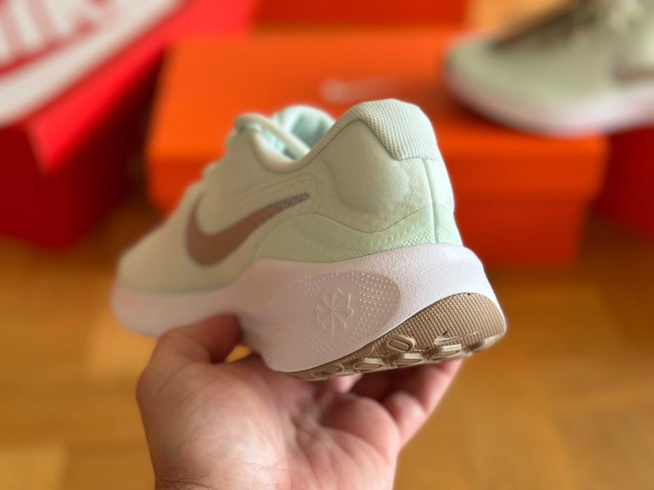 Кросівки Nike Revolution 7	кроссовки FB2208-303