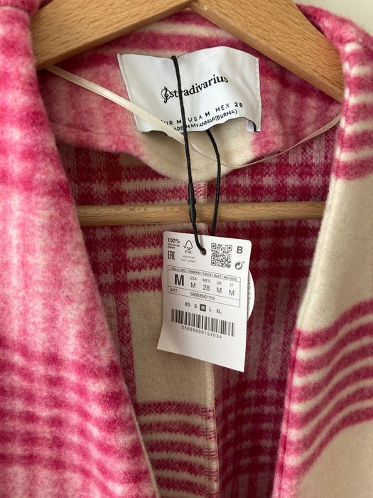 Casaco rosa e branco