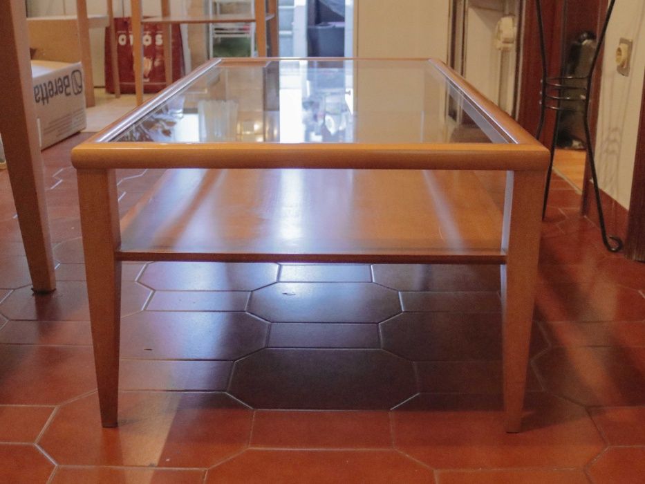 Mesa de Madeira com Tampo de Vidro Maior (rectangular)