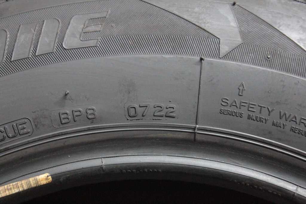 215/65/16C Bridgestone Blizzak LM-18C 215/65 R16C R16 C 22r 2x7,6mm