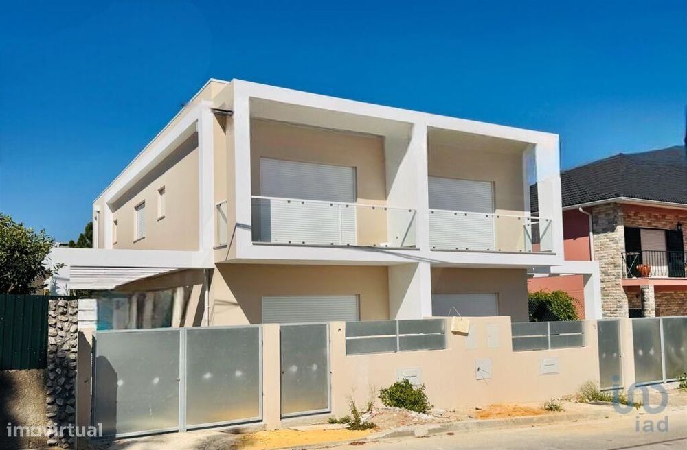Casa tradicional T3 em Fernão Ferro de 110,00 m2