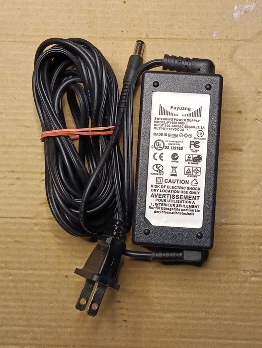 Блок живлення питания зарядное устройство 15V 3A FY1503000 (5.5X2.1mm)