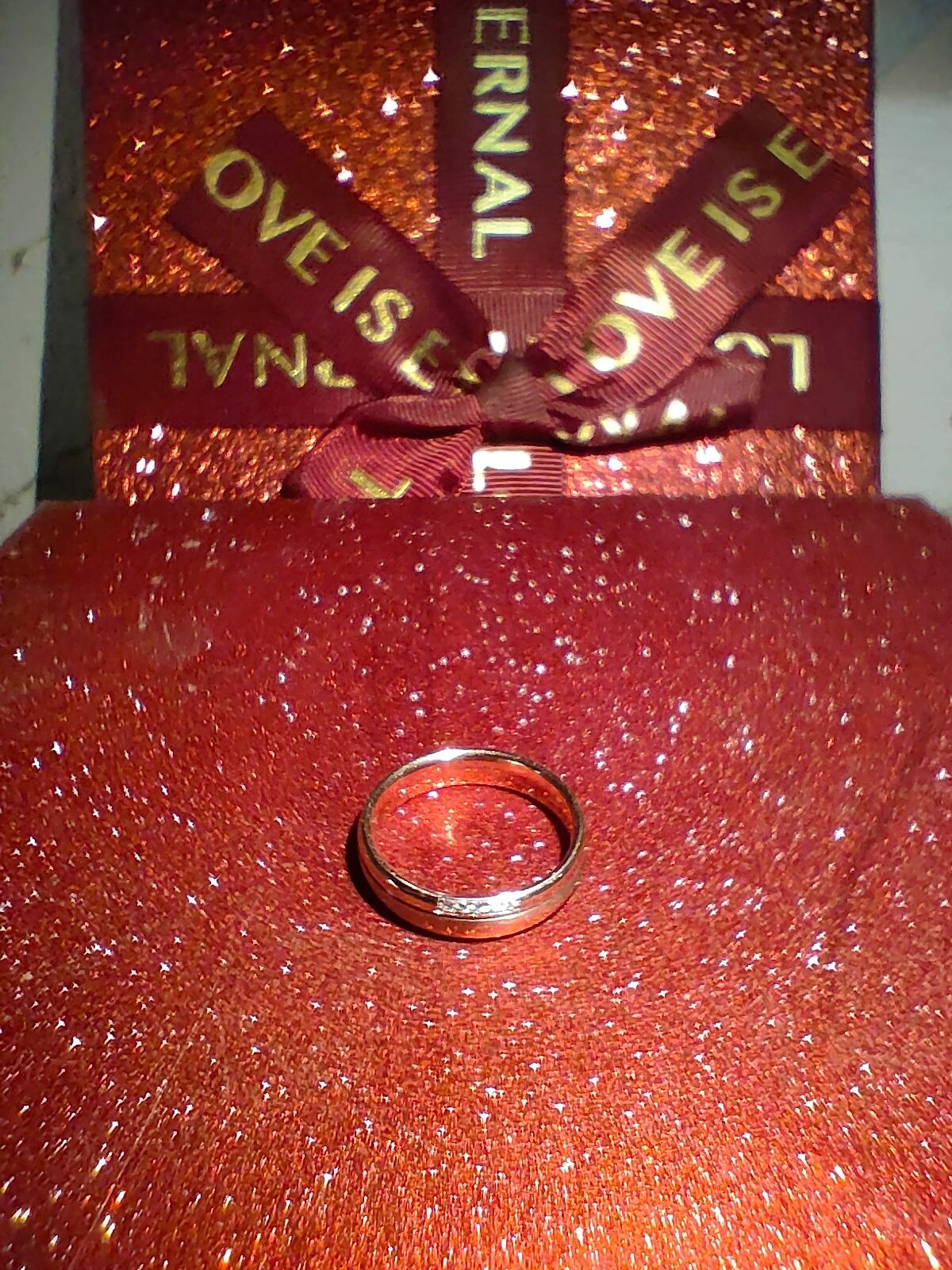 Złoty pierścionek próby 585 z diamentami 0,025