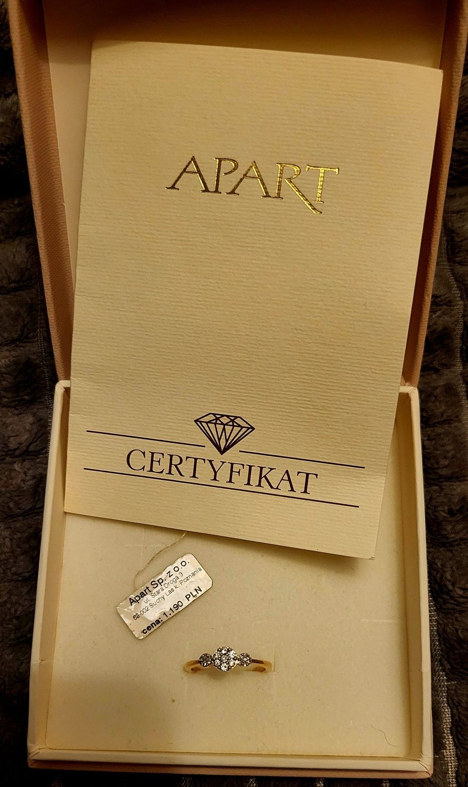 Pierścionek Apart z diamentami