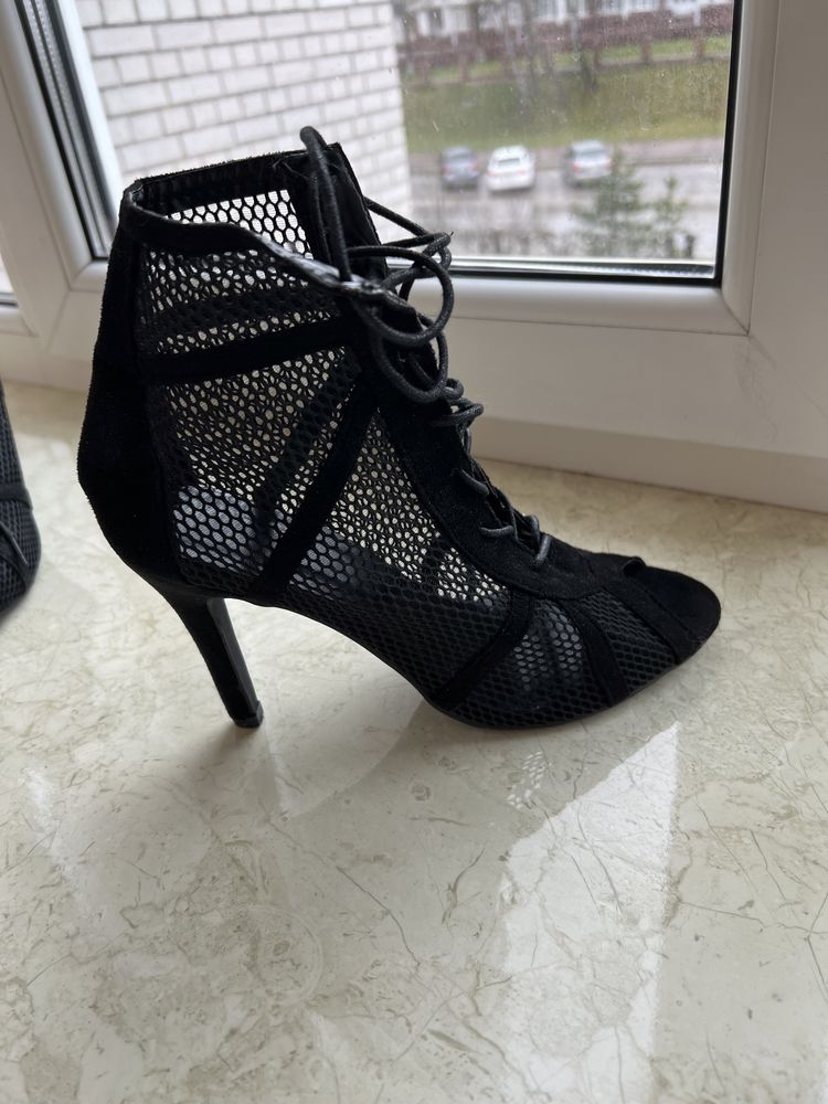 Туфлі для танців heels