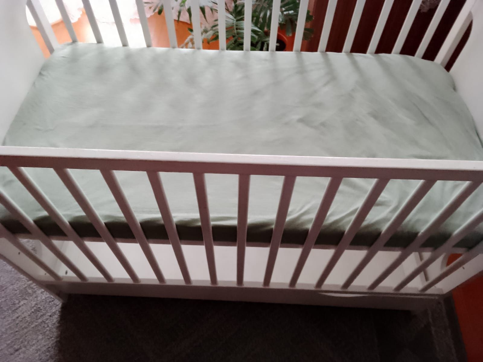 Łóżeczko dla niemowlaka drewniane białe