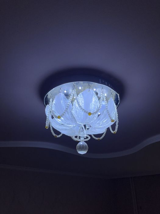 Продам люстру в зал