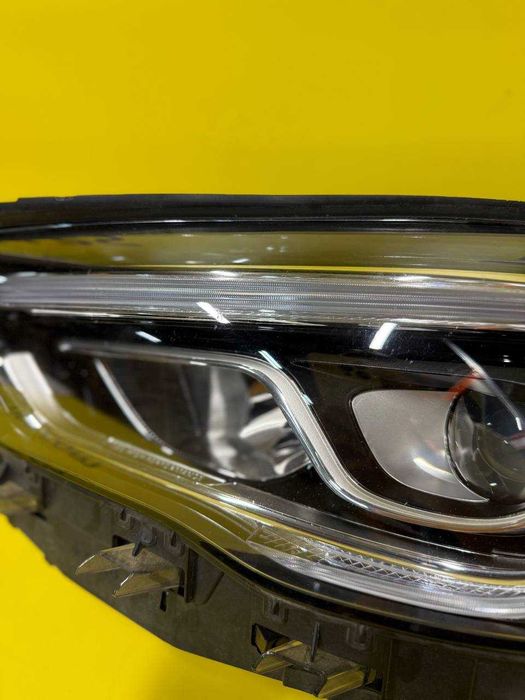 Запчастини на Mercedes Benz 2022 GLA 35 AMG Ліва фара A2479068906