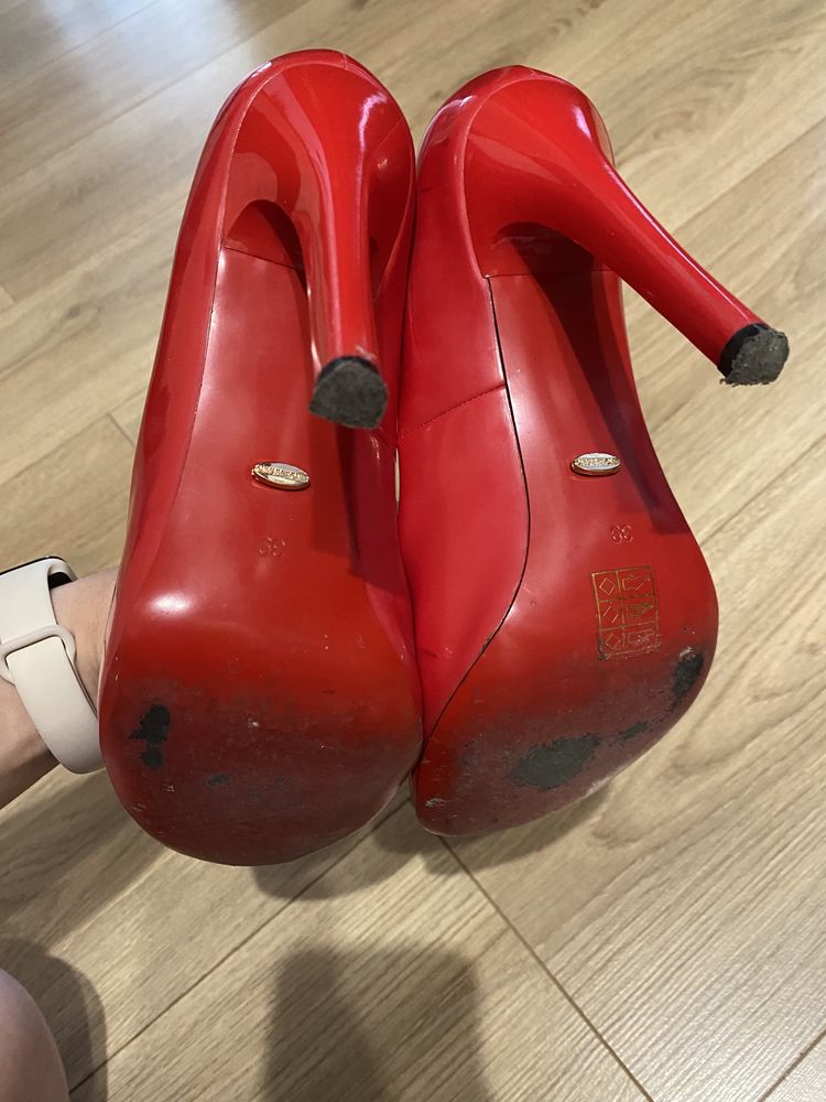 Червоні лакові жіночі туфлі 39 розмір
