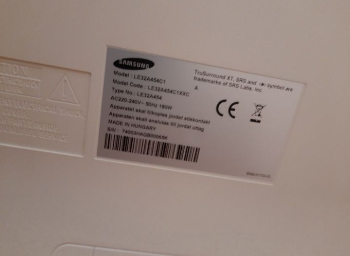 Biały telewizor LCD 32 całe Samsung