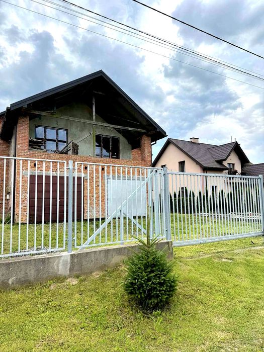 Продається 5-ти кімнатний будинок у місті Городок 30км від Львова