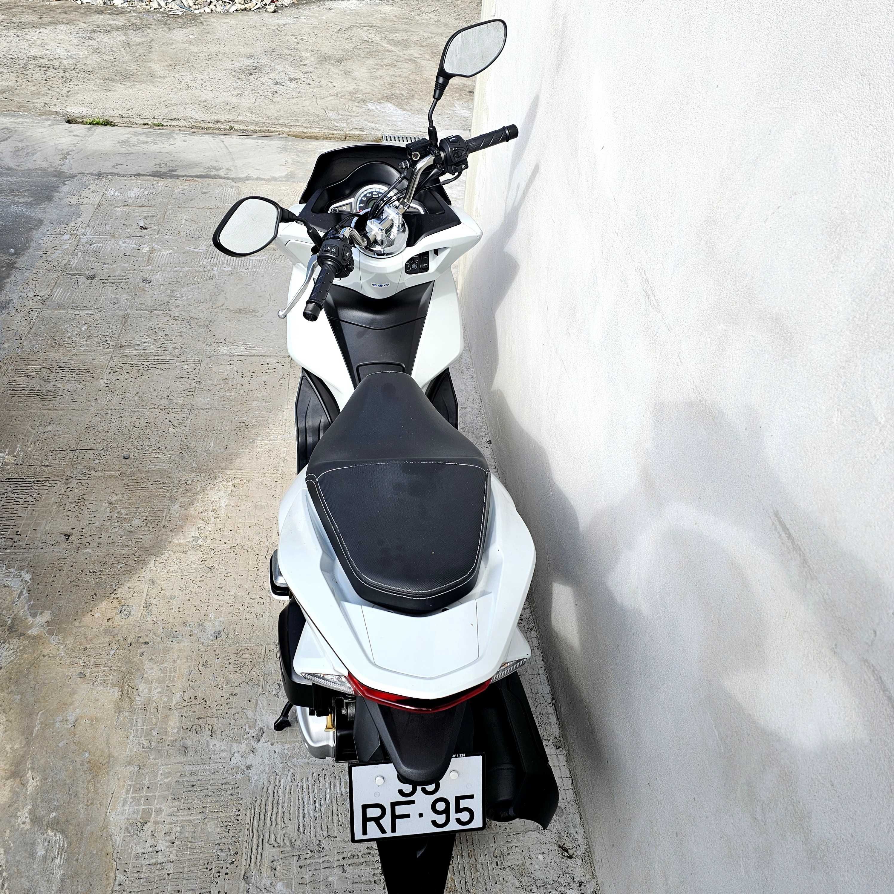 Honda pcx 125 - estimada