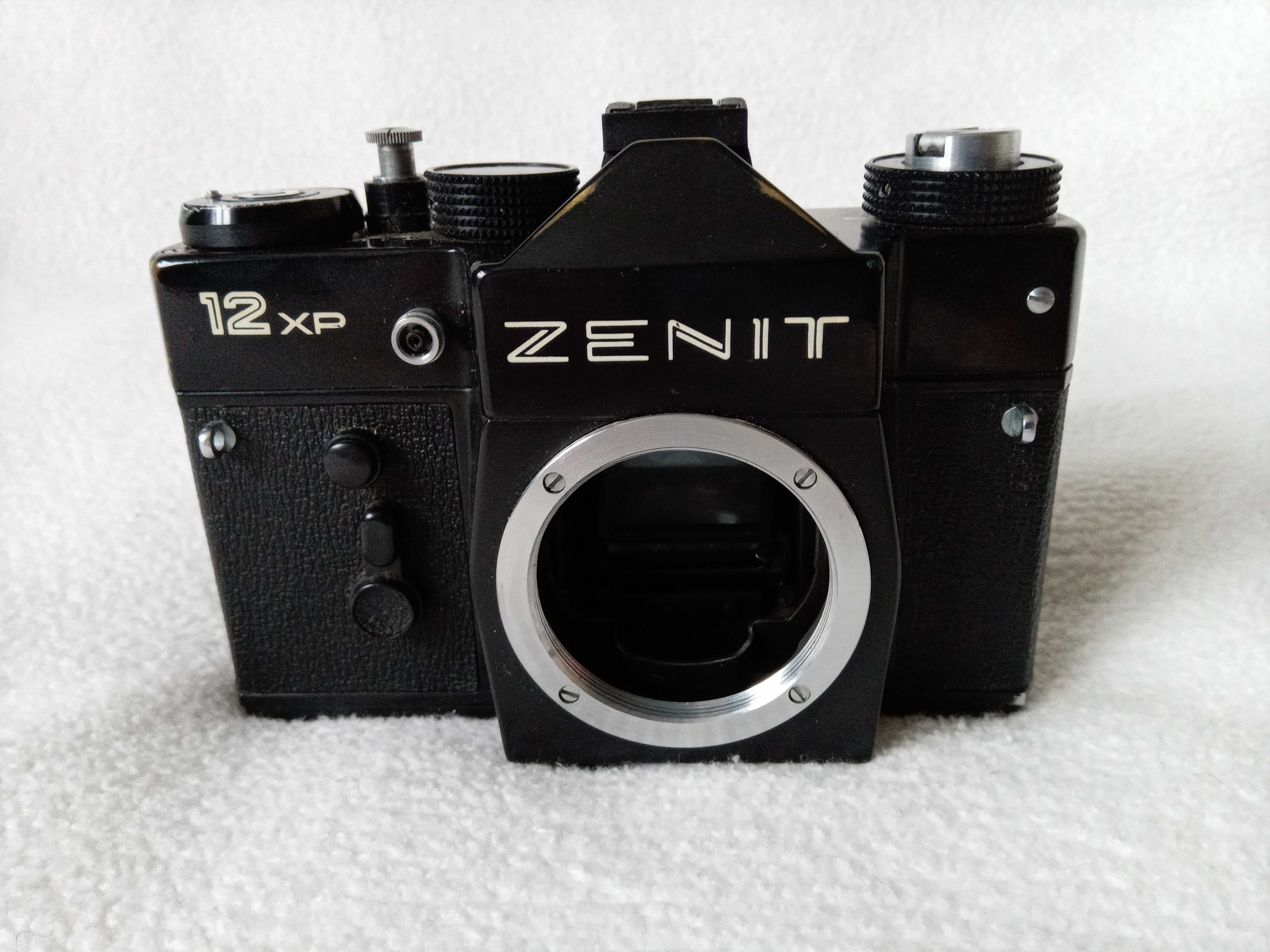 Фотоспалах, фотоапарат "Зеніт-12 XP", "Смена-6", "ФЭД-4", фотоштатив
