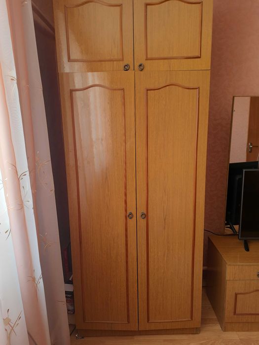 Шкафи, трельяж, стінка у вітальню