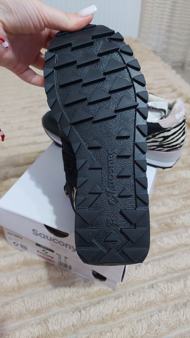 Жіночі кросівки saucony