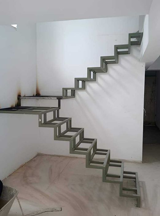 Основы железных лестниц