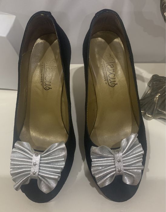 Sapatos de festa em pele T. 35