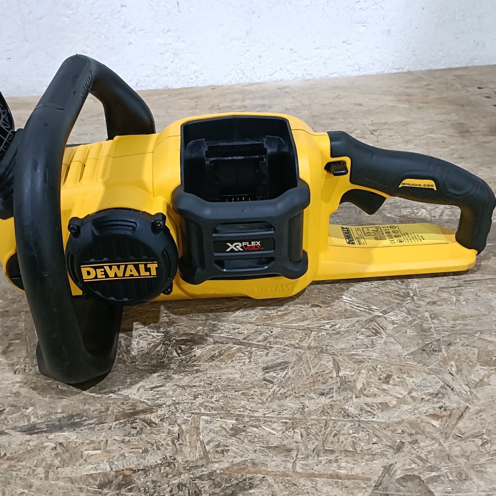 DeWalt DCM575 - piła łańcuchowa na akumulator