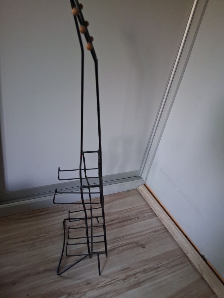 Stojak na wino gitara design