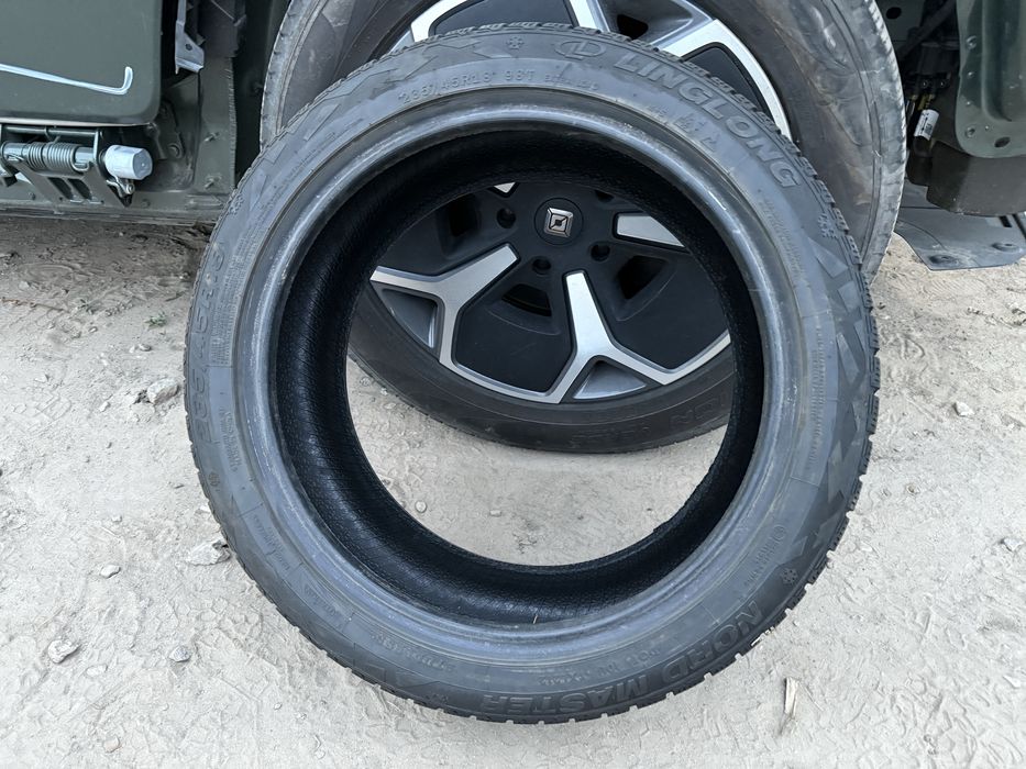 Linglong r18 235/45 Зима стояли на Tesla 3