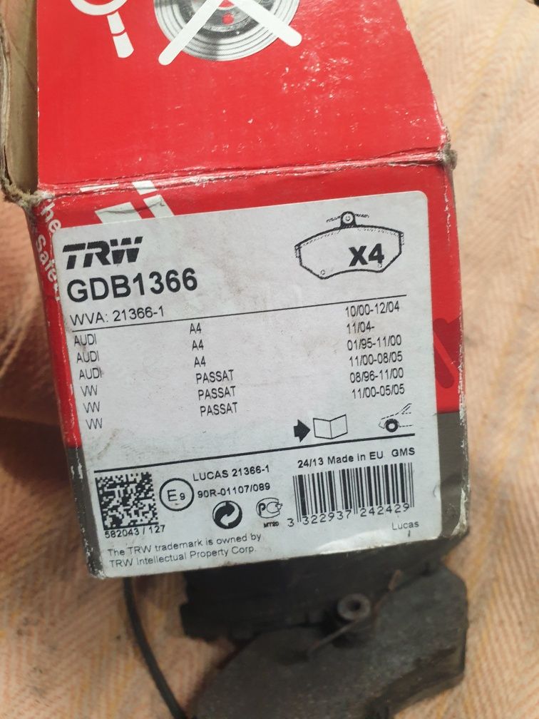 Комплект колодок TRW_ AUDI A4/ VW PASSAT  Оригінал